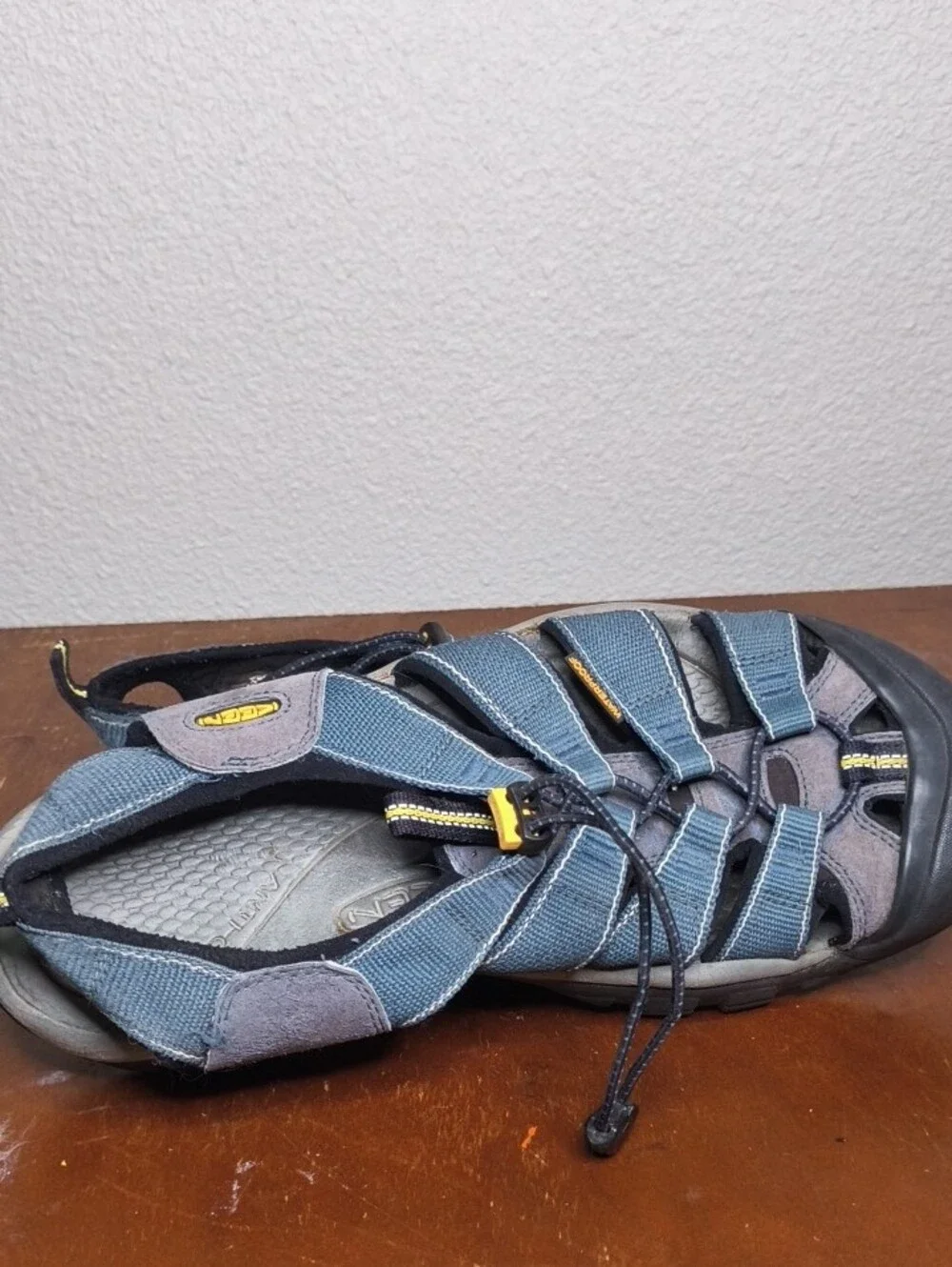 Keen Men's Size 11 Navy Blue and Gray Closed-Toe Sandals Anti Oder Waterproof AW